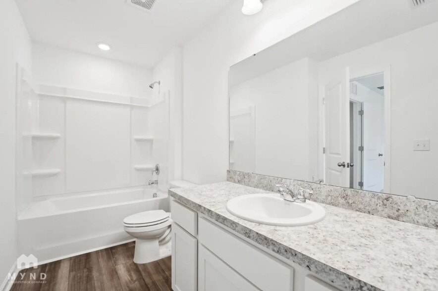 Building Photo - 3013 Fulong Dr