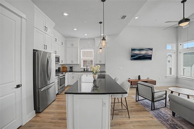 Building Photo - 2930 Moreno St