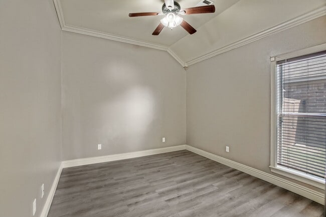 Building Photo - 110 Vienne Pl