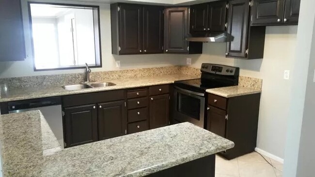 Building Photo - 901 S Eli Dr