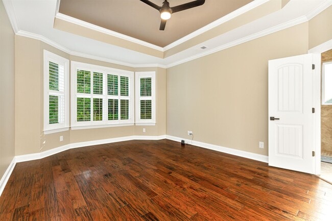 Building Photo - 1592 Buckingham Ave