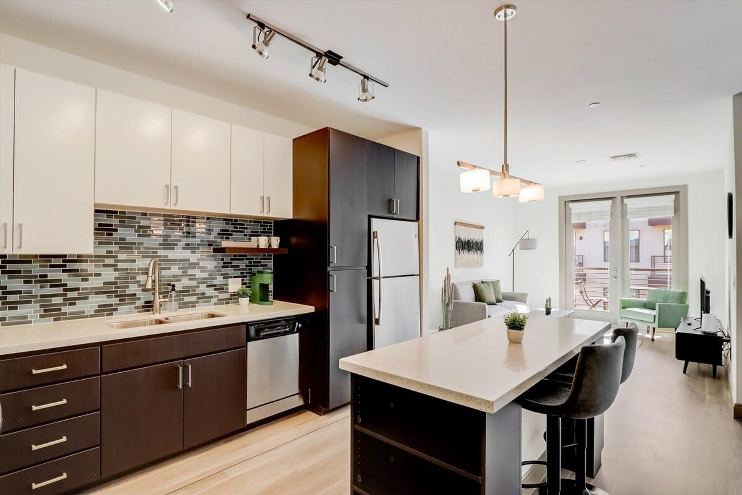 Building Photo - 555 N College Ave