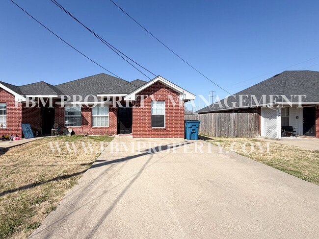 Building Photo - 204-206 West Lamar St