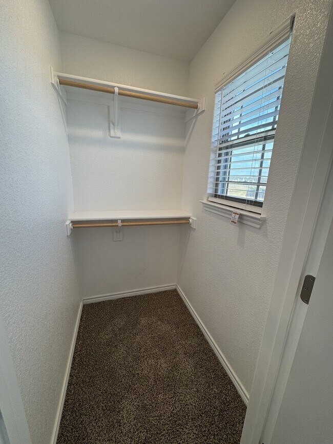 Building Photo - 7615 Stonehollow