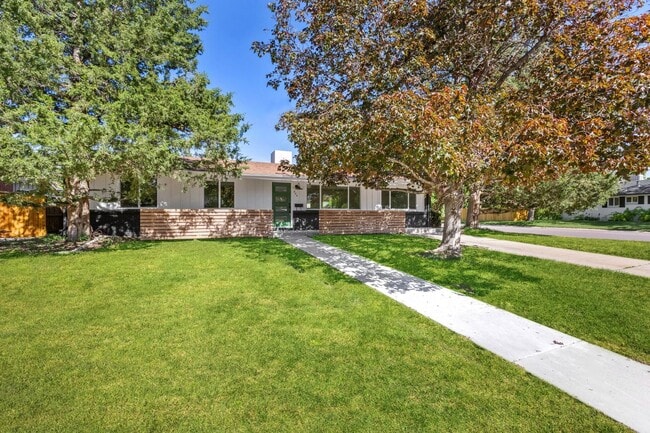 Building Photo - Incredible 4 bedroom Home in Southeast Denver