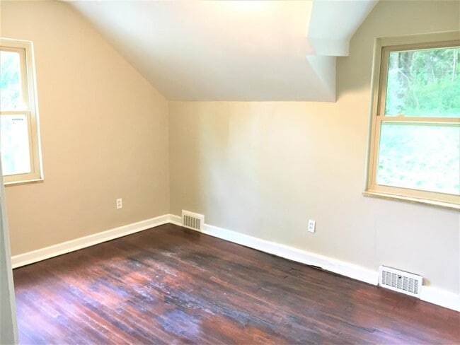 Building Photo - Mount Lebanon - 390 Orchard Dr