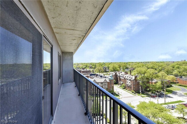 Building Photo - 12500 Edgewater Dr