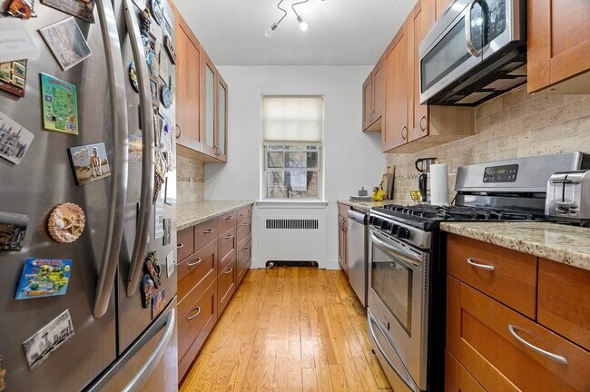 Building Photo - 1496 Beacon St