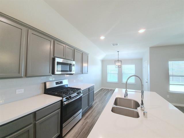 Building Photo - 822 Spruce Ln