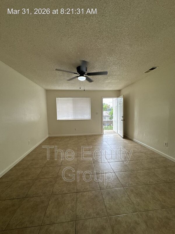 Building Photo - 527 S Garden St