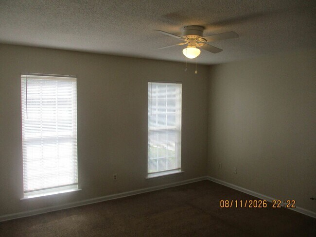 Building Photo - 2205 Beachview Dr