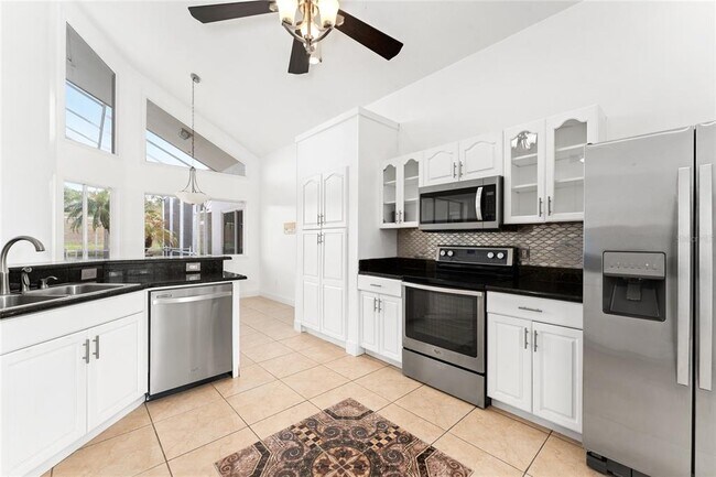 Building Photo - 8101 Canyon Lake Cir