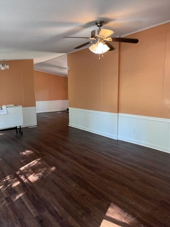 Building Photo - Large 4 Bedroom 2 bath DWMH