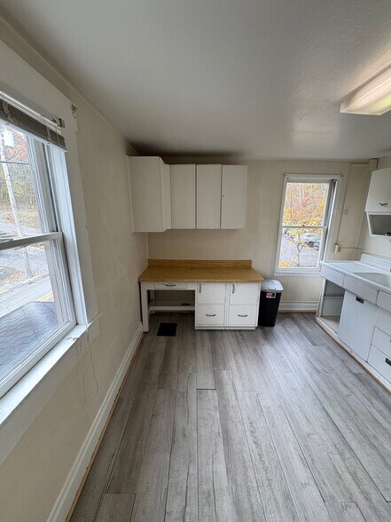 Building Photo - 370 Falling Run Rd