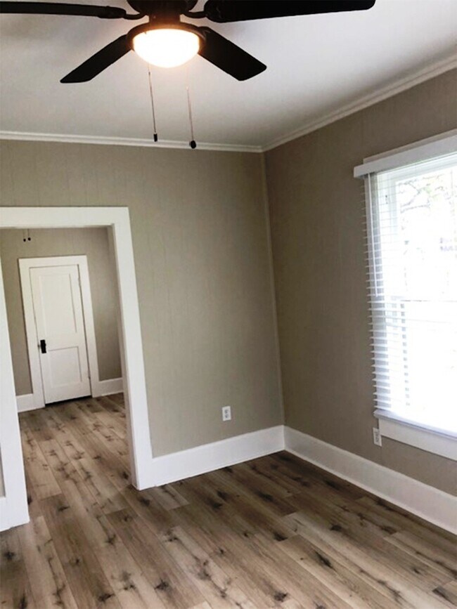 Building Photo - 3022 School St