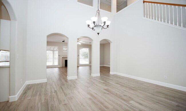 Building Photo - 27131 Sunset Pines Dr