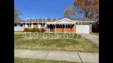 Building Photo - 722 MacKenzie Dr