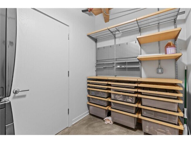 Building Photo - 404 N Washington Ave