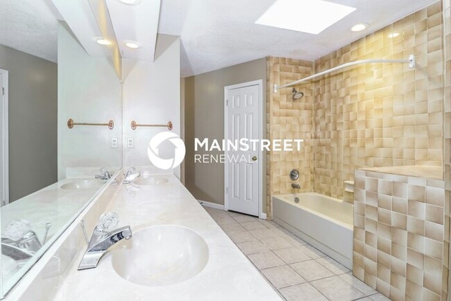 Building Photo - 3 Bedroom Pet-Friendly Home in Cordova, TN with Main Street Renewal