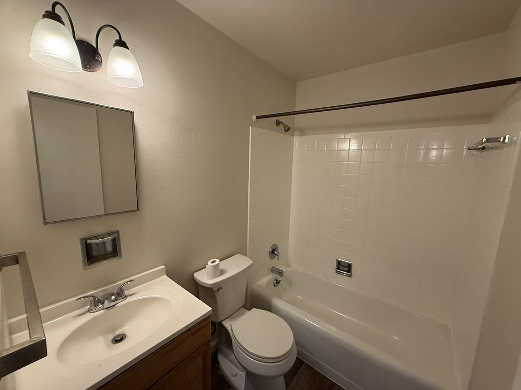 Building Photo - 651 Southwell Ln
