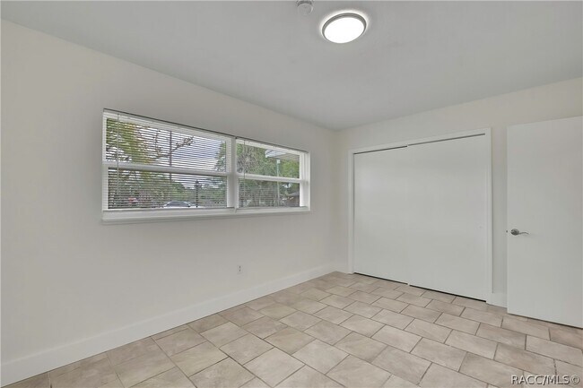 Building Photo - 1019 E Turner Camp Rd