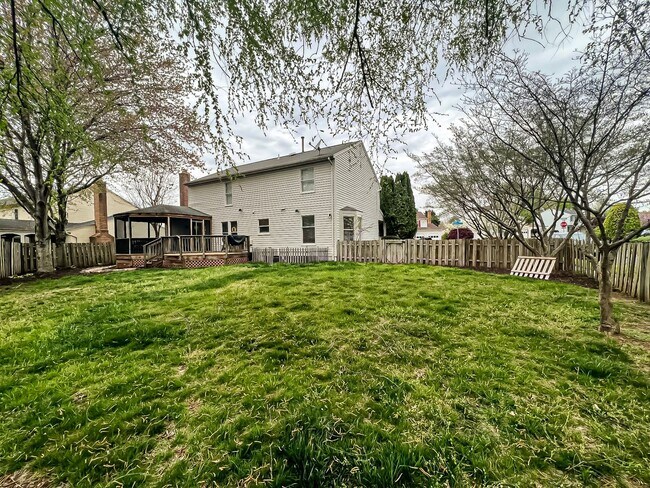 Building Photo - Beautiful and Spacious 4 Bedroom 2.5 Bathroom Home Sitting on Extensive Lot In Desired Xanadu Est...