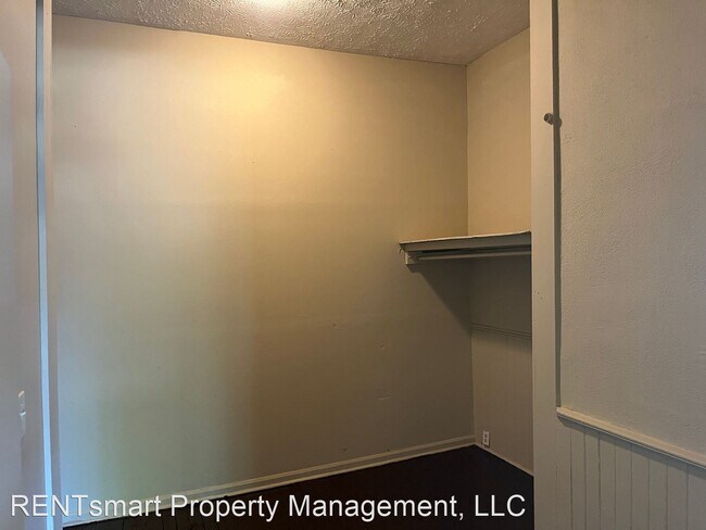 Building Photo - 2 br, 1 bath House - 2605 Jones Avenue Unit B