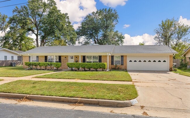 Building Photo - Completely Remodeled Four Bedroom