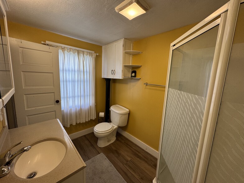 Building Photo - 11 Lincoln Ave