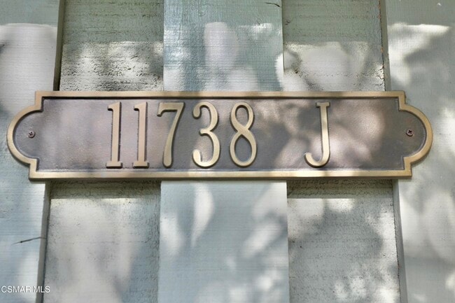 Building Photo - 11738 Moorpark St