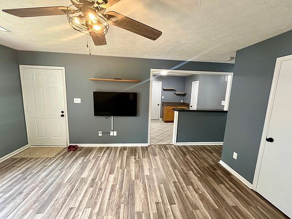 Building Photo - 106 Lark Cir