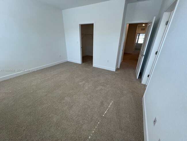 Building Photo - 109 SW 170th Ave