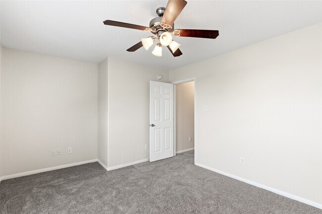 Building Photo - 6211 Stone Hill Rd