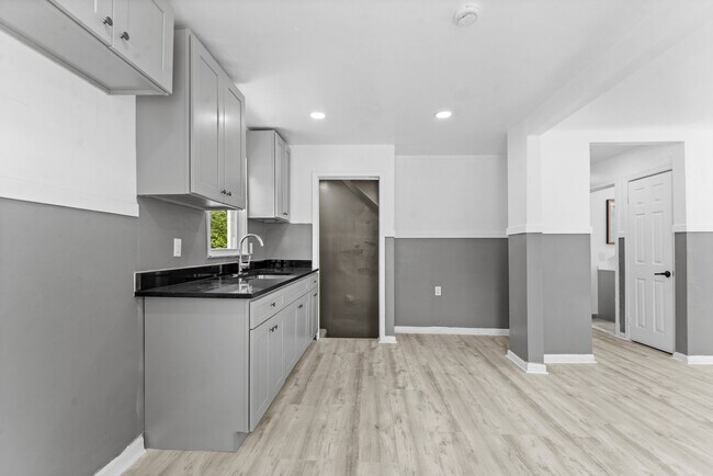 Building Photo - 16039 Fairmount Dr
