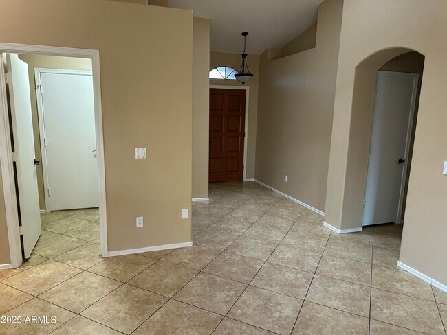 Building Photo - 4833 W Taro Dr