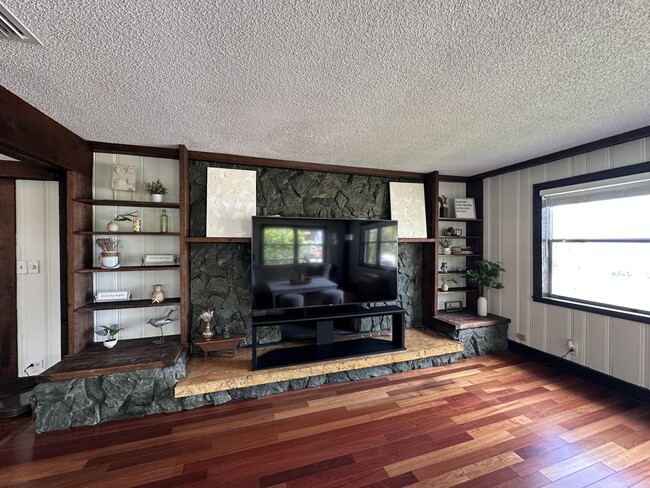 Building Photo - 4490 NE Indian River Dr