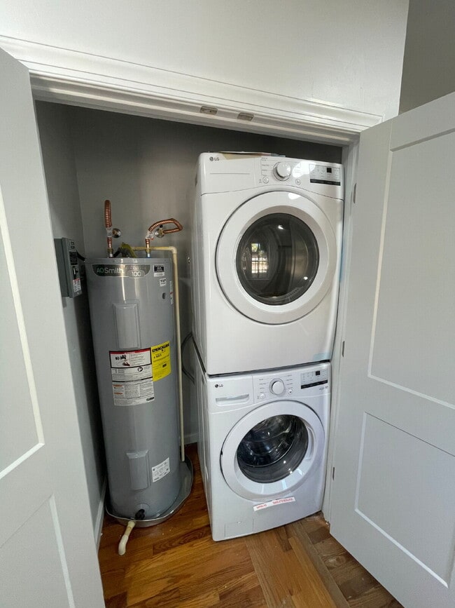 Building Photo - Recently remodeled 2/1 in Midtown!