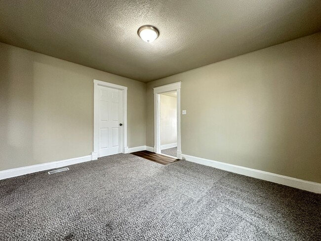 Building Photo - 2 Bedroom Fully Remodeled Home Ogden Iowa