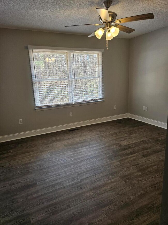 Building Photo - 134 Rolling Dr