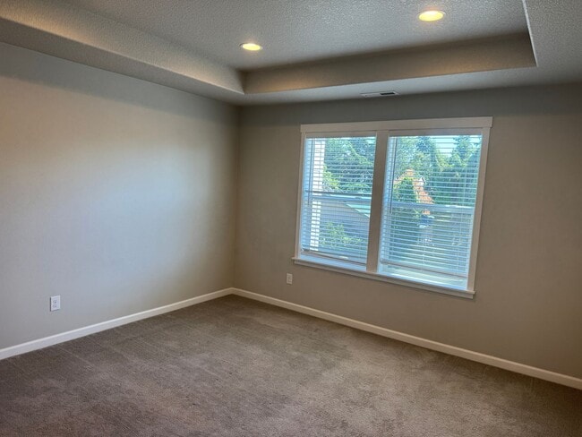 Building Photo - Amazing 3 bedroom home