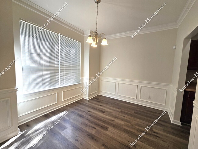 Building Photo - 250 Amal Dr SW