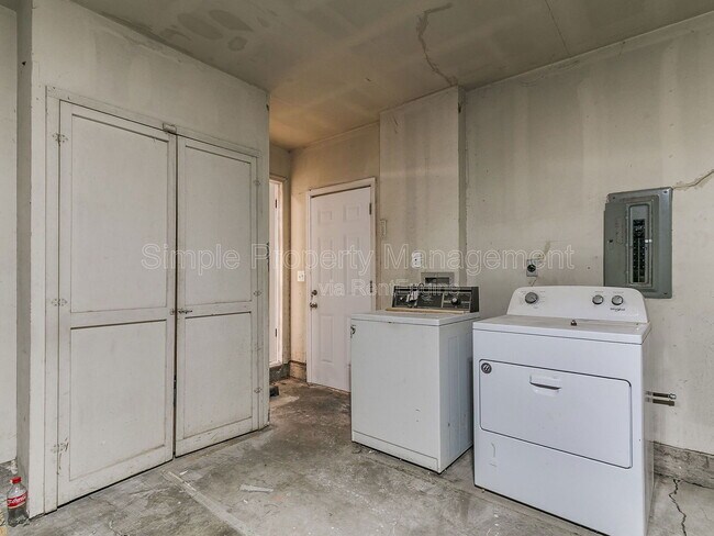 Building Photo - 104 Marilyn Ave