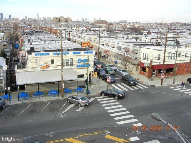 Building Photo - 2700 S 10th St