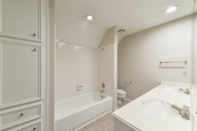 Building Photo - 3910 Misty Gardens Ct