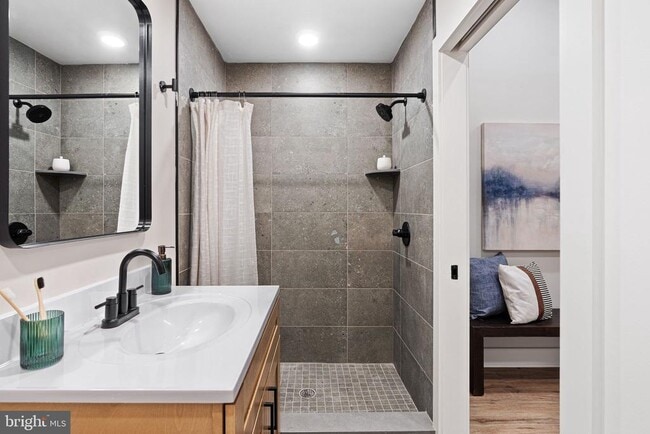 Building Photo - 201 Leverington Ave