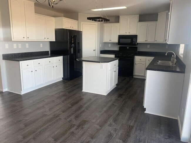 Building Photo - 3838 Sunny Glen Ln