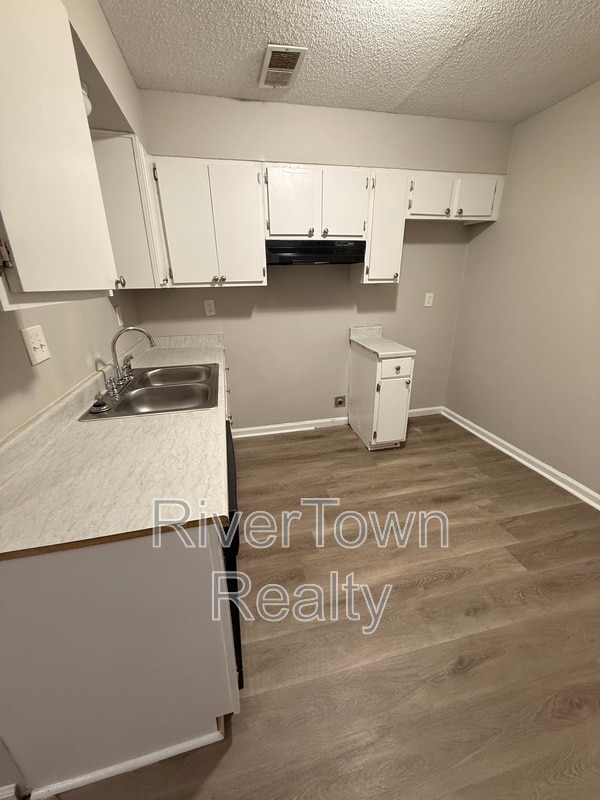 Building Photo - 3552 Christine Rd