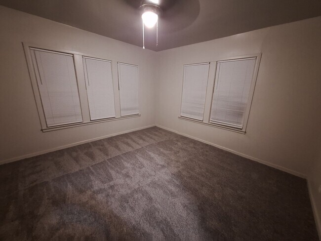 Building Photo - 1142 Grape St