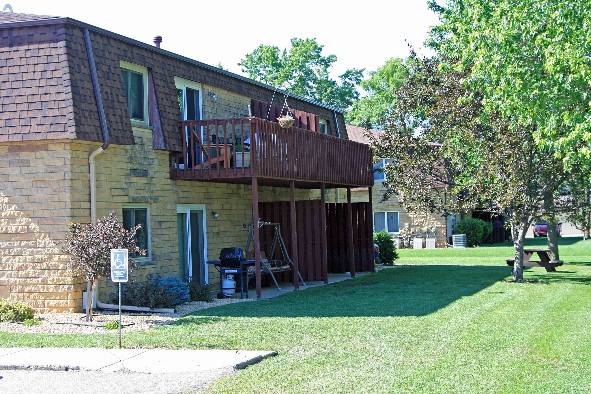 Building Photo - 601 Pfau St