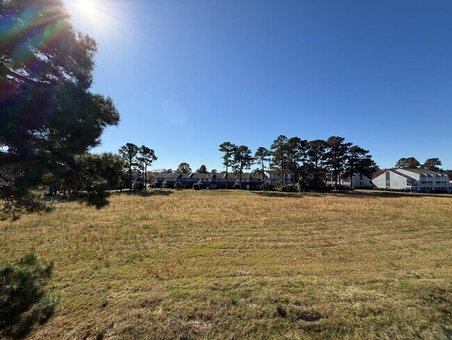 Building Photo - 1095 Plantation Dr W